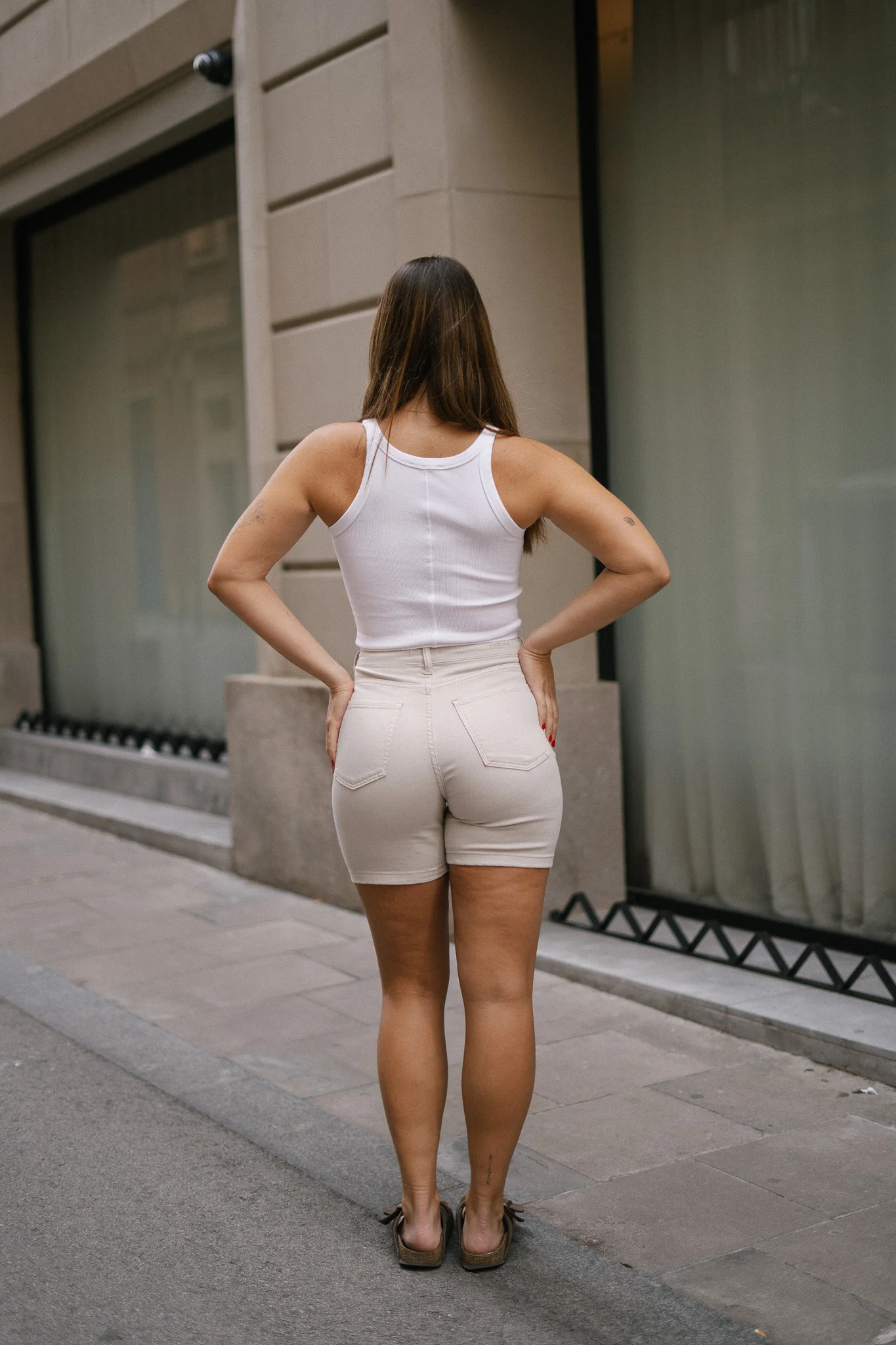 SHORTS HIGH RISE - BEIGE - Image 7